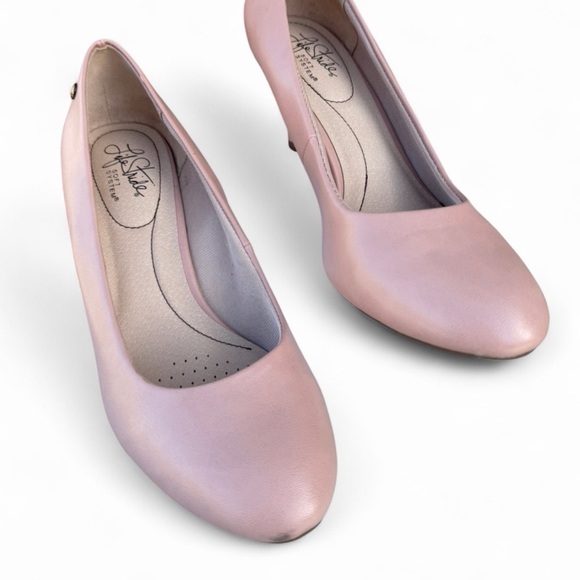 LifeStride Parigi Pumps in a soft  blush blossom Low-Heel Pumps - Picture 5 of 14